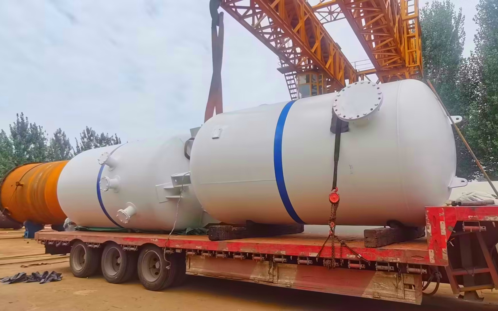 儲(chǔ)罐容器_壓力容器_低溫儲(chǔ)罐_菏澤花王壓力容器